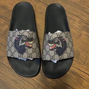 *RARE* Men’s GG Supreme Gucci Wolf Limited Edition Slides